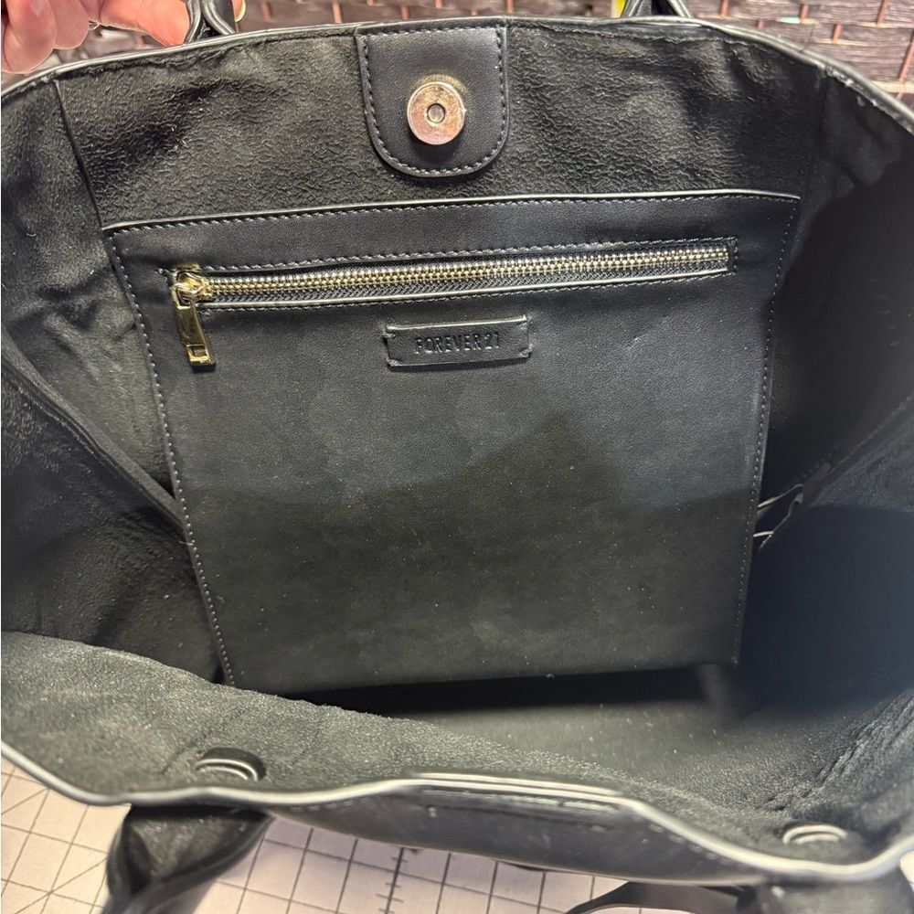 Forever 21 | Black Whipstitch Tote Bag | Tassel Detail Faux Leather - Picture 3 of 8